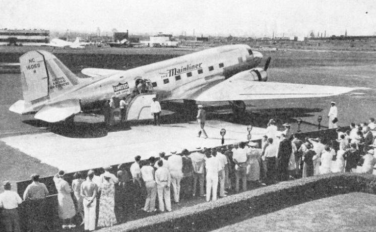 PASSENGERS BOARDING AN AIRLINER AT NEWARK AIRPORT, New Jersey